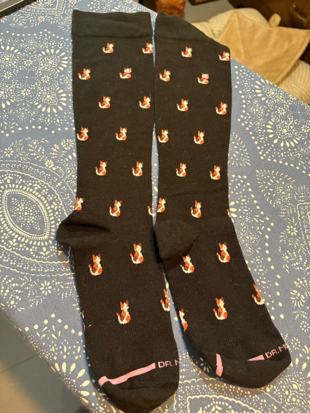 Black compression knee-socks with cat design, women’s OS